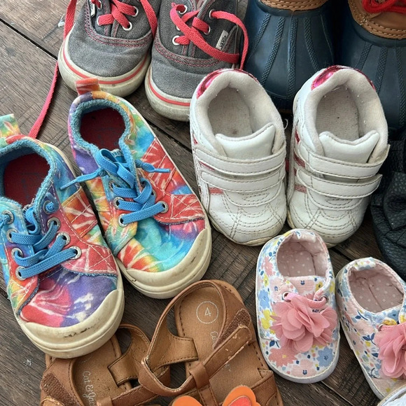 Kids Shoes! One Low Price takes them all! Variety of styles and sizes - Picture 3 of 8